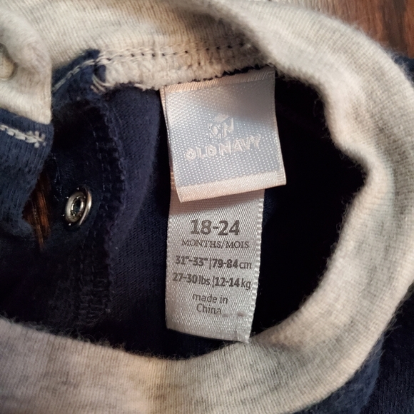 ✅ Boys Old Navy pajama 18-24 months - Picture 2 of 2